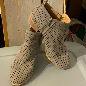 Lucky Brand Perforated Taupe Ankle Booties Size 10